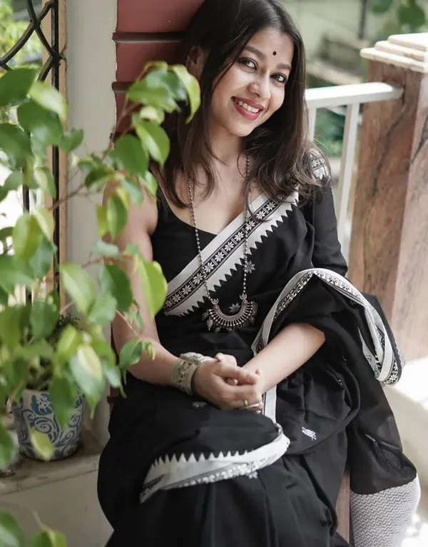 Black_Soft_Cotton_Saree_With_Unstitched_Blouse_For_Women