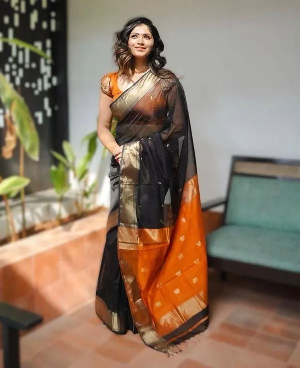 Black_Soft_Cotton_Saree_With_Unstitched_Blouse_For_Women