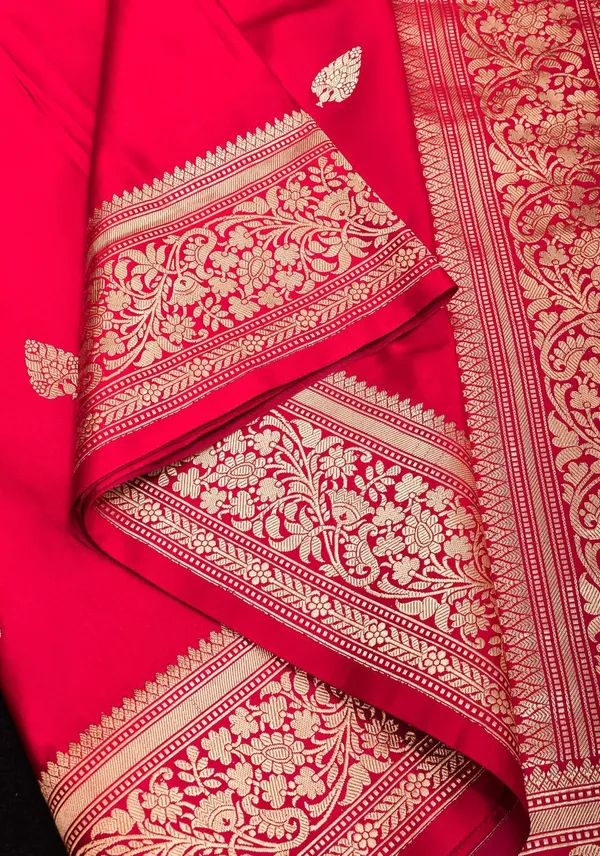Pink_Soft_Cotton_Saree_With_Unstitched_Blouse_For_Women