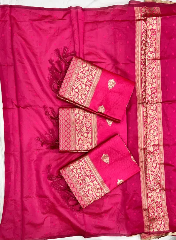 Pink_Soft_Cotton_Saree_With_Unstitched_Blouse_For_Women