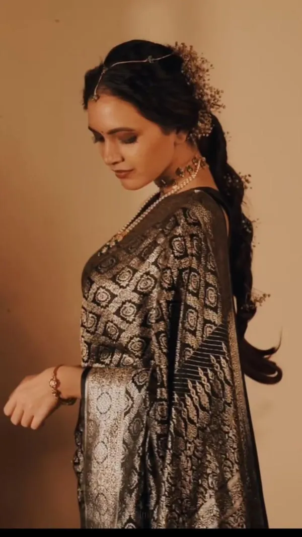 Black_Soft_Cotton_Saree_With_Unstitched_Blouse_For_Women