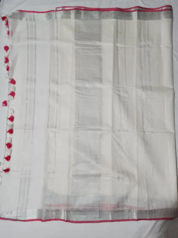 Women's_Linen_Slub_Saree_With_Contrast_Blouse_Piece