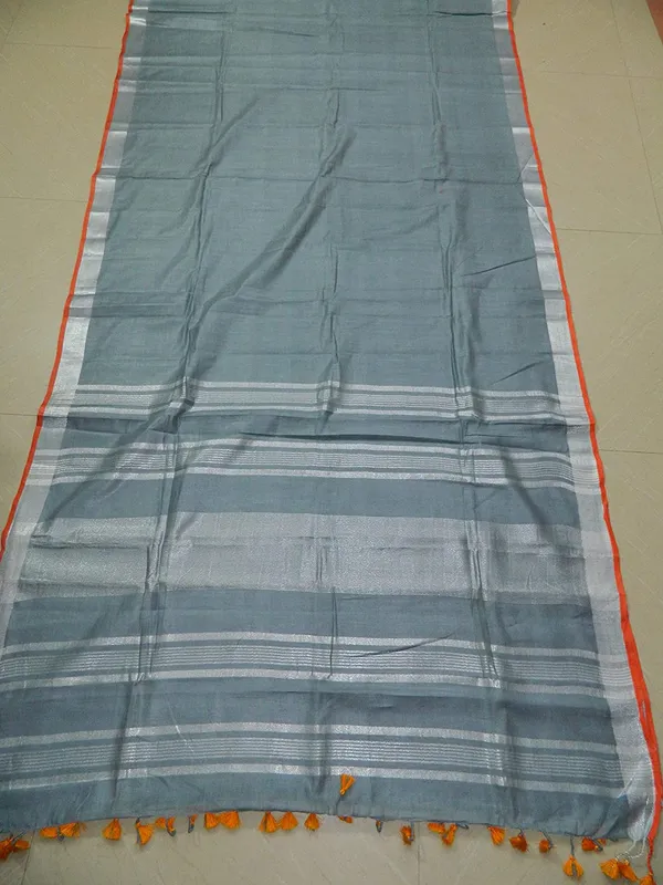 Women's_Linen_Slub_Saree_With_Contrast_Blouse_Piece