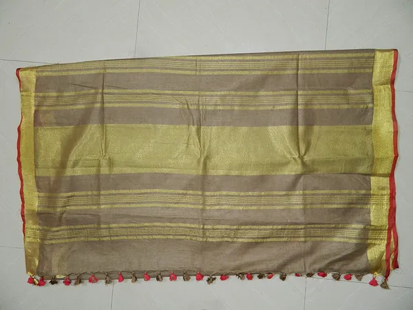 Women's_Linen_Slub_Saree_With_Contrast_Blouse_Piece