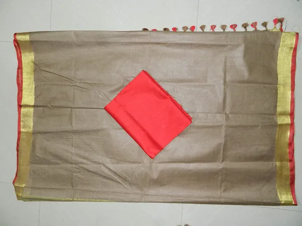 Women's_Linen_Slub_Saree_With_Contrast_Blouse_Piece