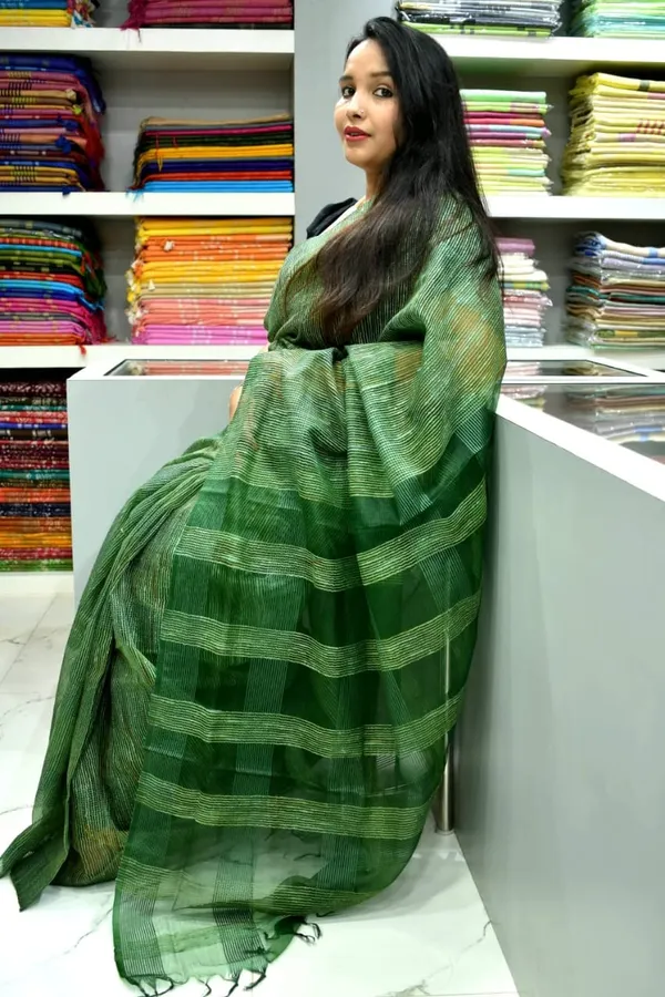 Green_Organza_Art_Silk_Saree_With_Running_Blouse_Piece_For_Women