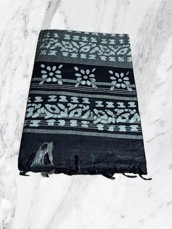 Black_Batik_Print_Linen_Slub_Saree_With_Runnig_Blouse_Piece_For_Women