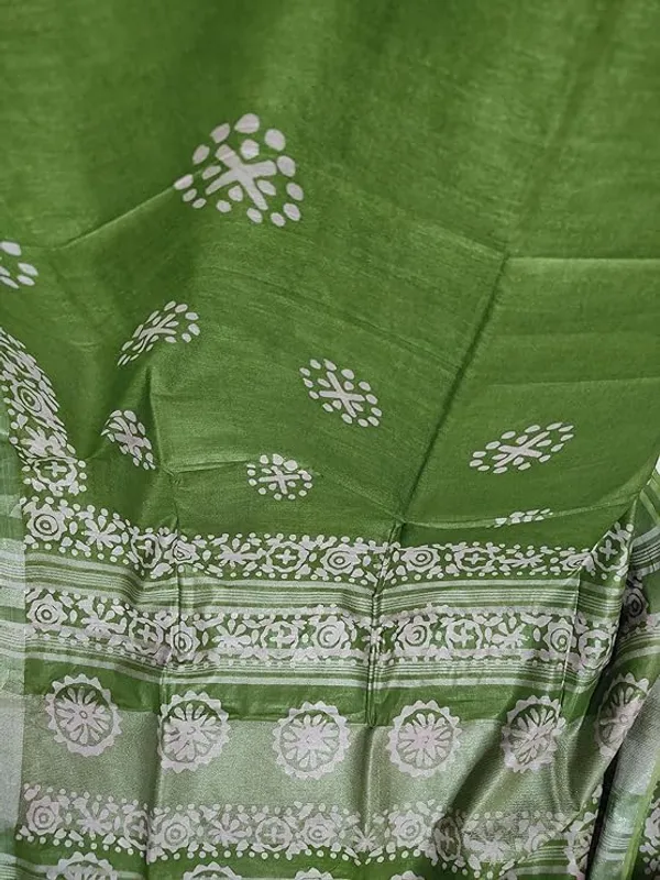 Green_Silver_Zari_Border_Cotton_Linen_Saree_With_Hand_Batique_Print_Unstitched_Running_Blouse_Piece_For_Women