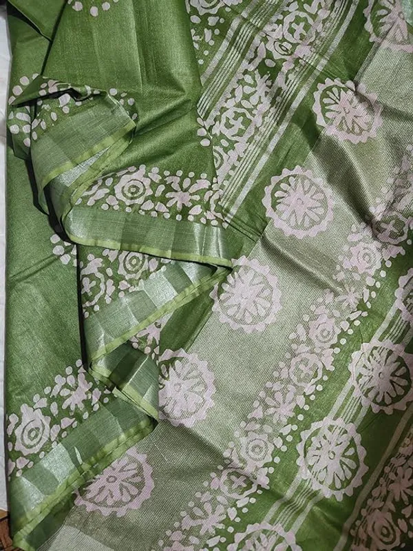 Green_Silver_Zari_Border_Cotton_Linen_Saree_With_Hand_Batique_Print_Unstitched_Running_Blouse_Piece_For_Women