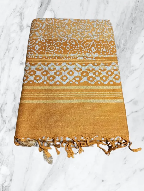 Batik_Golden_Batik_Print_Linen_Slub_Saree_With_Runnig_Blouse_Piece_For_Women
