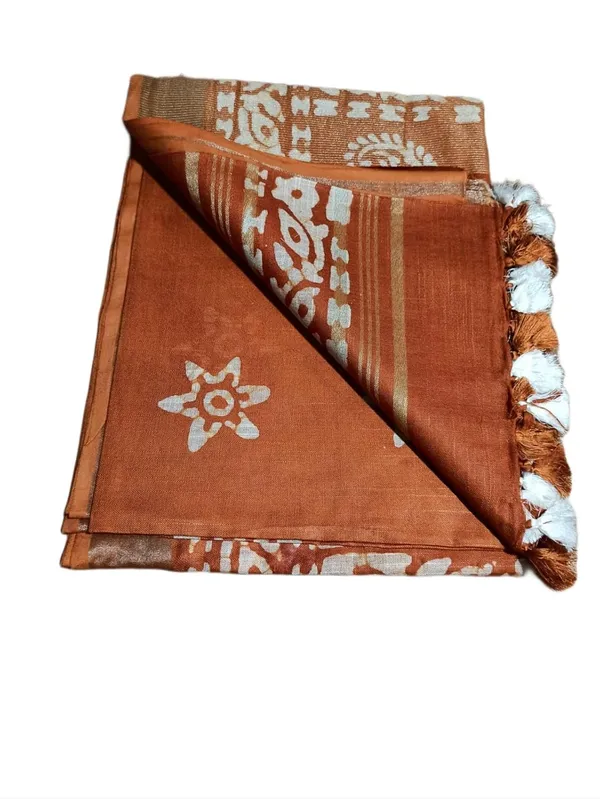 Rust_Batik_Print_Linen_Slub_Saree_With_Runnig_Blouse_Piece_For_Women