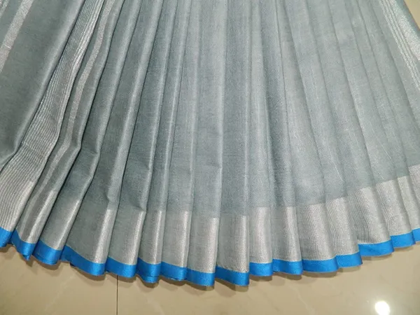 Women's_Linen_Slub_Saree_With_Contrast_Blouse_Piece