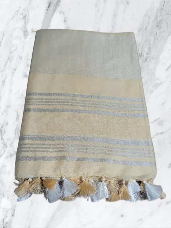 Beige_Linen_Slub_Saree_With_Plain_Zari_Border_Running_Blouse_Piece_For_Women