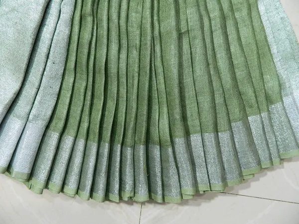 Green_Cotton_Linen_Slub_Saree_With_Unstiched_Running_Blouse_Piece_|_Linen_Slub_Saree_For_Women