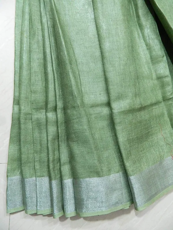 Green_Cotton_Linen_Slub_Saree_With_Unstiched_Running_Blouse_Piece_|_Linen_Slub_Saree_For_Women
