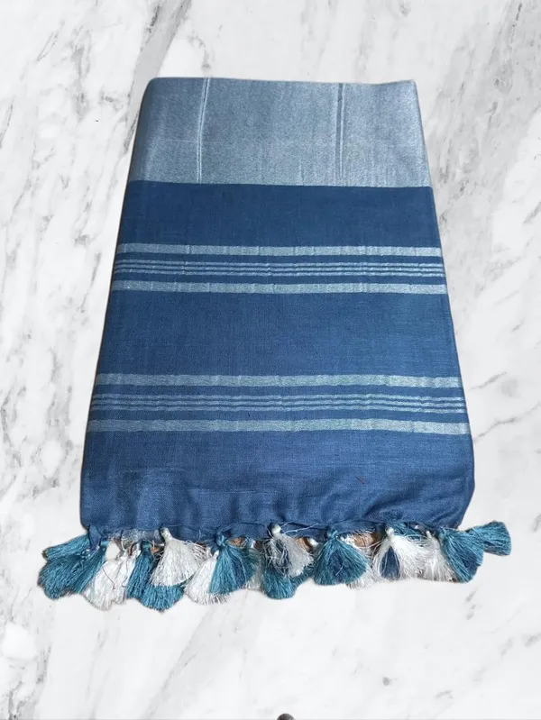 Grey_Linen_Slub_Saree_With_Plain_Zari_Border_Running_Blouse_Piece_For_Women
