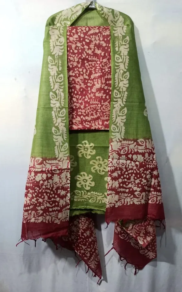 Red_Cotton_Silk_Batik_Print_Unstitched_Salwar_Suit_Dress_Material_With_Dupatta_For_Women