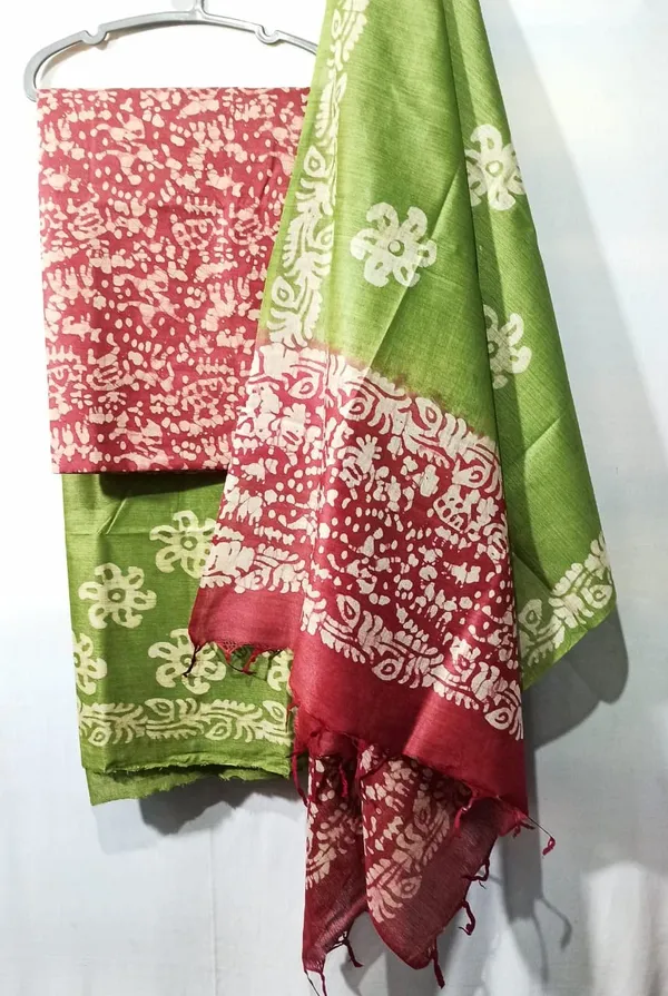 Red_Cotton_Silk_Batik_Print_Unstitched_Salwar_Suit_Dress_Material_With_Dupatta_For_Women