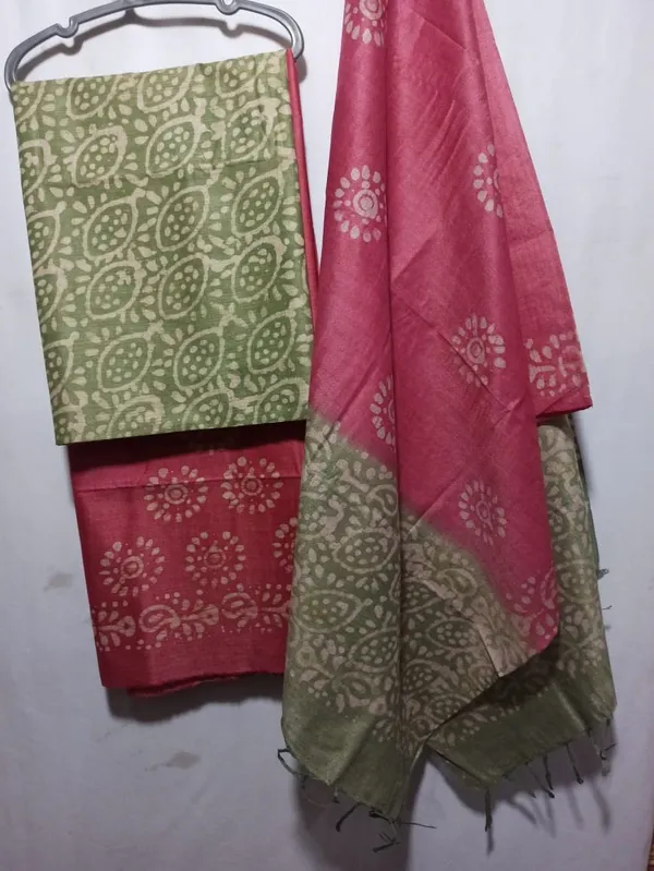 Green_Cotton_Silk_Batik_Print_Unstitched_Salwar_Suit_Dress_Material_With_Dupatta_For_Women