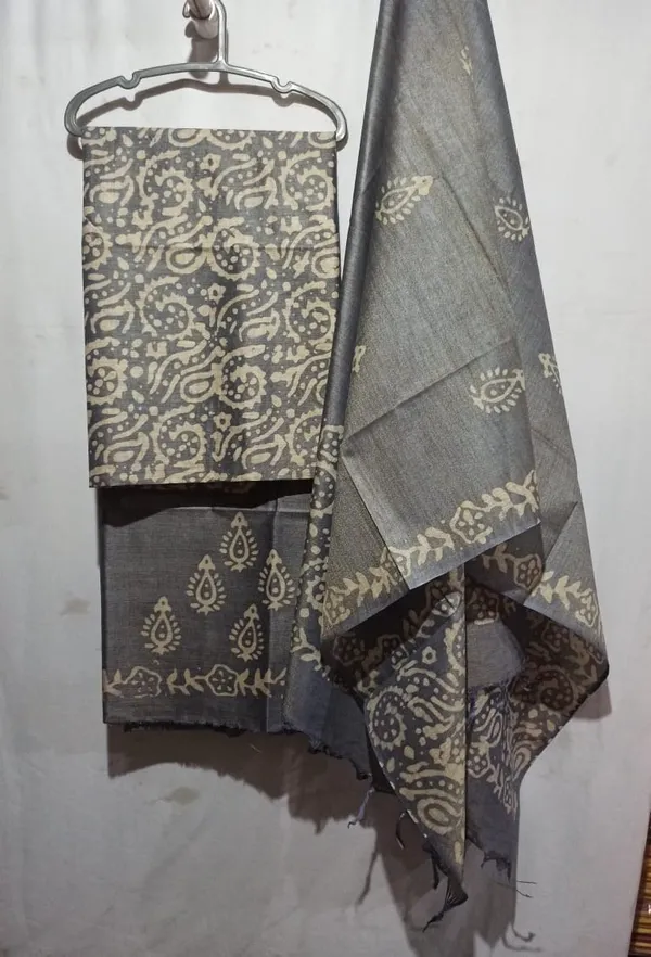 Grey_Cotton_Silk_Batik_Print_Unstitched_Salwar_Suit_Dress_Material_With_Dupatta_For_Women
