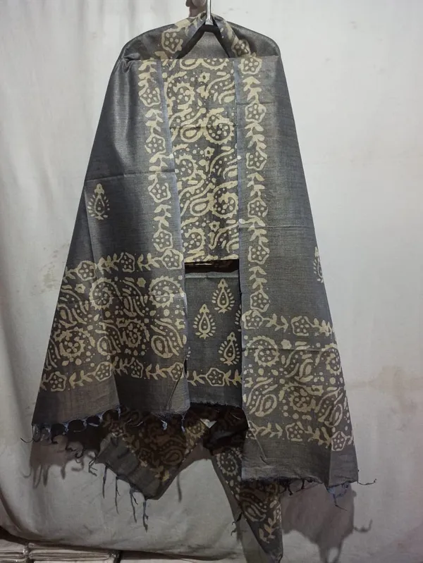 Grey_Cotton_Silk_Batik_Print_Unstitched_Salwar_Suit_Dress_Material_With_Dupatta_For_Women