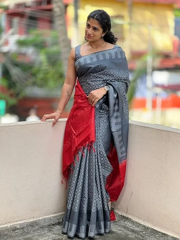 Grey_&_Red_Handwoven_Threads_Weaving_Semi_Tussar_Soft_Silk_Saree_With_Atteched_Blouse_Piece_For_Women