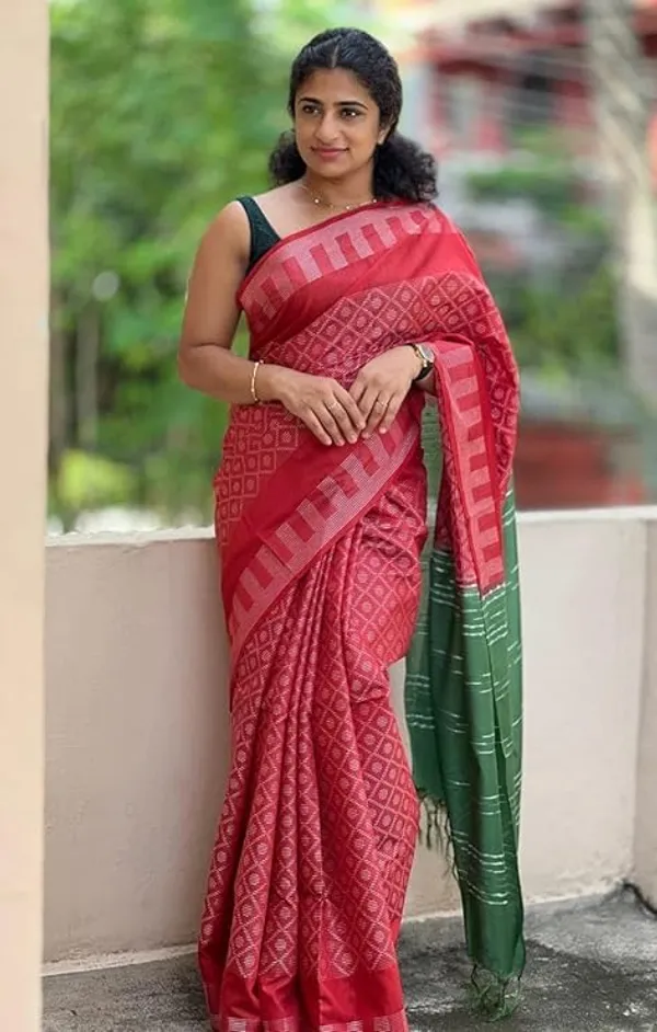 Red_&_Green_Handwoven_Threads_Weaving_Semi_Tussar_Soft_Silk_Saree_With_Atteched_Blouse_Piece_For_Women
