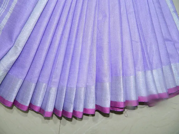 Women's_Linen_Slub_Saree_With_Contrast_Blouse_Piece