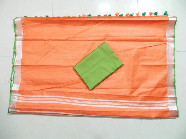 Women's_Linen_Slub_Saree_With_Contrast_Blouse_Piece