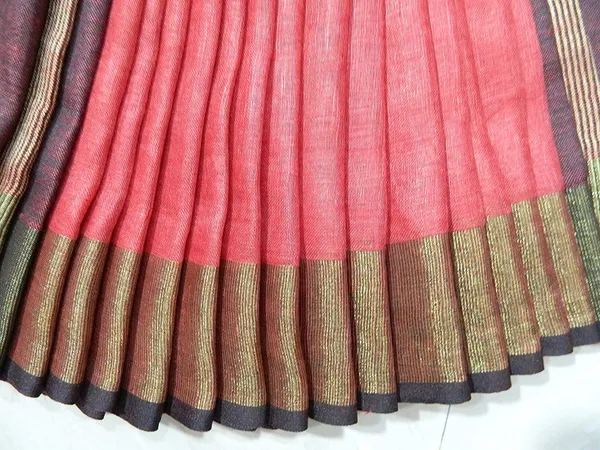 Red_Linen_Saree_With_Contrast_Blouse_Piece_For_Women