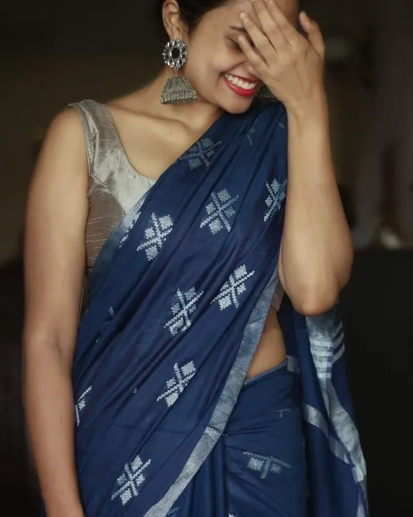 Blue_Handwoven_Threads_Weaving_Semi_Tussar_Soft_Silk_Saree_With_Running_Blouse_Piece_For_Women