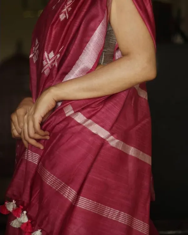 Maroon_Handwoven_Threads_Weaving_Semi_Tussar_Soft_Silk_Saree_With_Running_Blouse_Piece_For_Women
