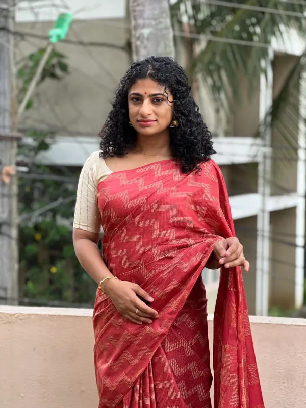 Women's_Handwoven_Threads_Weaving_Semi_Tussar_Soft_Silk_Saree_With_Atteched_Blouse