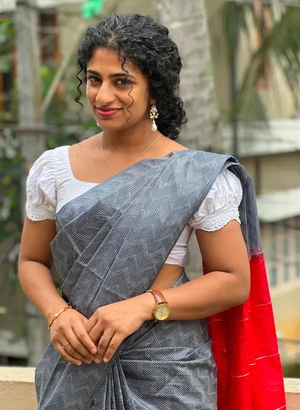 Women's_Handwoven_Threads_Weaving_Semi_Tussar_Soft_Silk_Saree_With_Atteched_Blouse_Piece_Free_Size