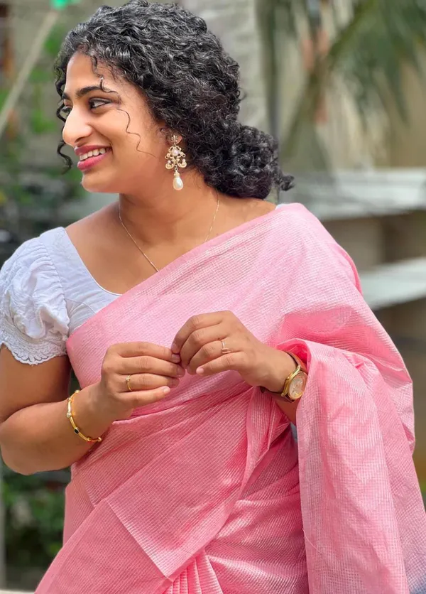 Women's_Handwoven_Threads_Weaving_Semi_Tussar_Soft_Silk_Saree_With_Atteched_Blouse