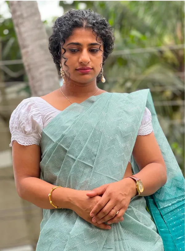 Women's_Handwoven_Threads_Weaving_Semi_Tussar_Soft_Silk_Saree_With_Atteched_Blouse