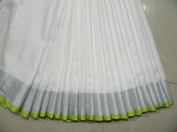Women's_Linen_Slub_Saree_With_Contrast_Blouse_Piece