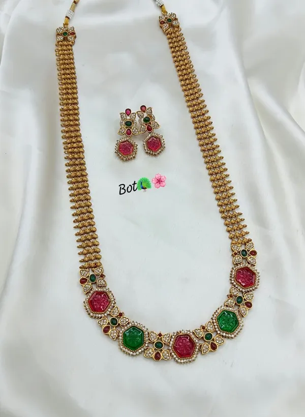 Elegant_Ensemble_Pota_Stone_Necklace_Set