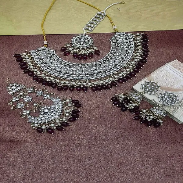 FASHION_Exquisite_Mehndi_polish_Kundan_Bridal_Set_with_Maang_Tikka_and_Earrings.