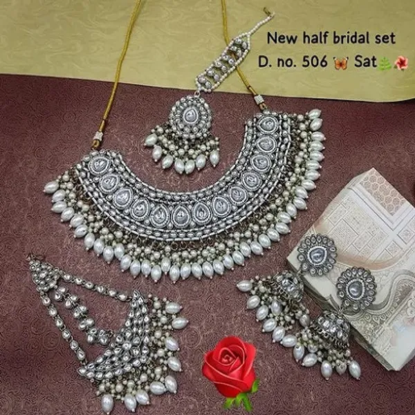 FASHION_Exquisite_White_Kundan_Bridal_Set_with_Maang_Tikka_and_Earrings.