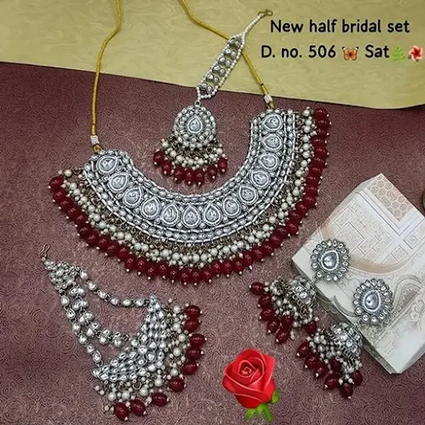 FASHION_Exquisite_White_Kundan_Bridal_Set_with_Maang_Tikka_and_Earrings.