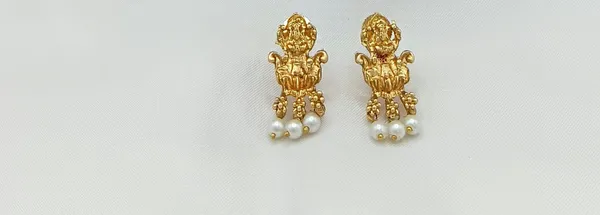 Gold-Plated_Cubic_Zirconia_-Studded_&_Beaded_Jewellery_Set