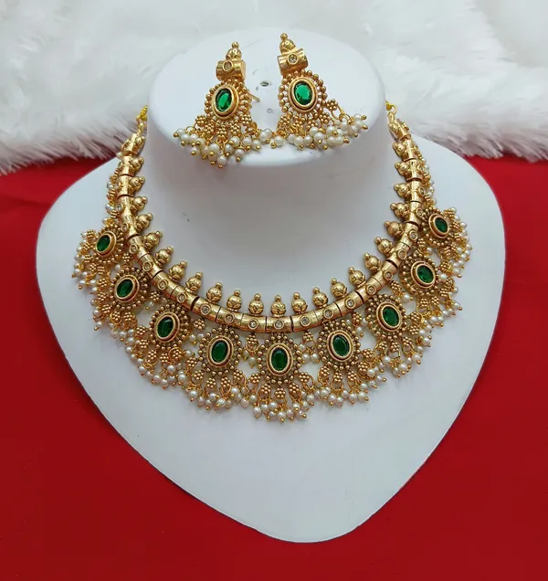 Gold-Plated_Cubic_Zirconia_-Studded_&_Beaded_Jewellery_Set