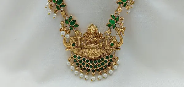 Gold-Plated_Cubic_Zirconia_-Studded_&_Beaded_Jewellery_Set