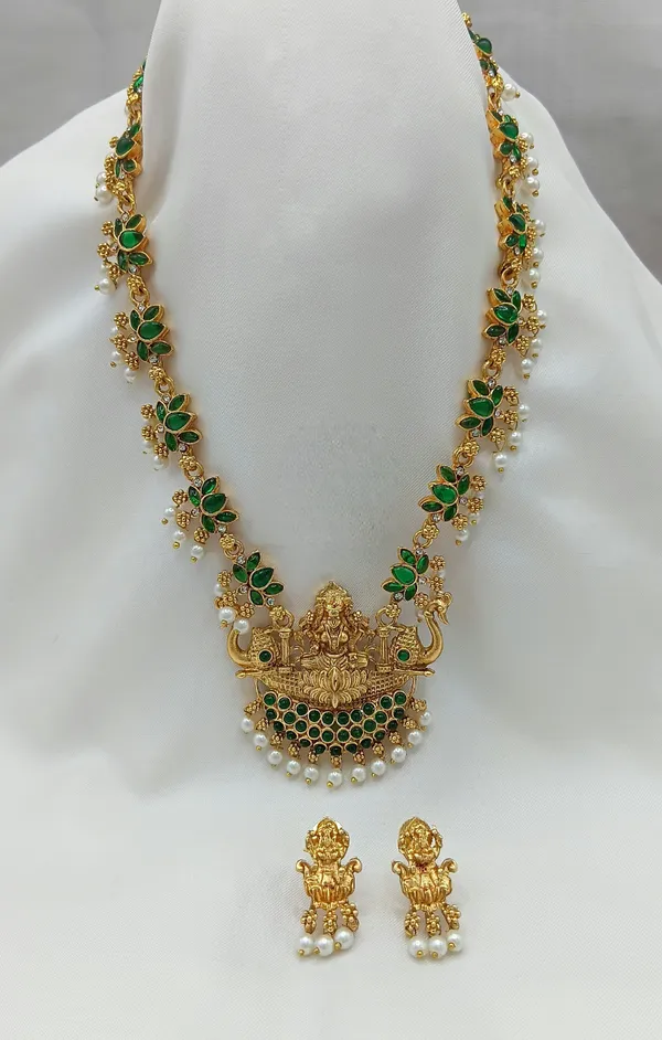 Gold-Plated_Cubic_Zirconia_-Studded_&_Beaded_Jewellery_Set