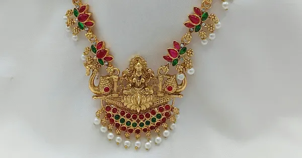 Gold-Plated_Cubic_Zirconia_-Studded_&_Beaded_Jewellery_Set