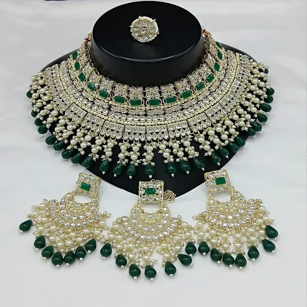 Gold_Plated_Kundan_Stone_And_Pearls_Choker_Necklace_Set
