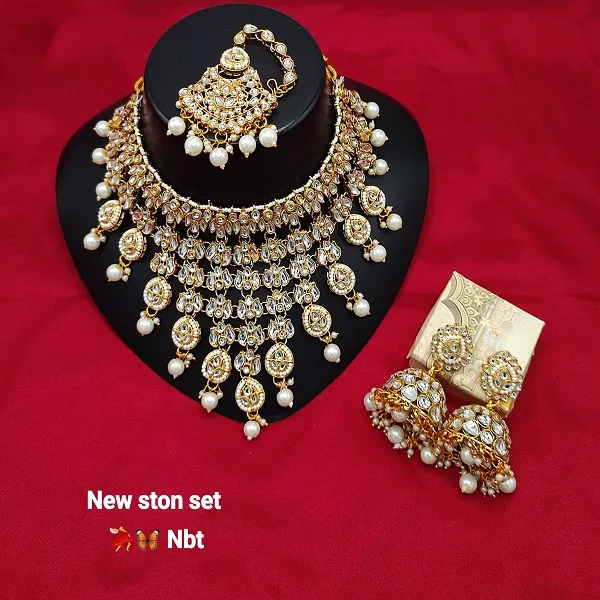 Gold_-Plated_Crystal_Studded_Pearl_Beaded_Jewellery_Set