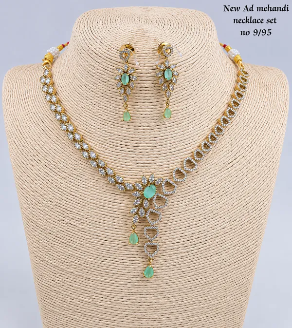 Jhumki_Earrings_With_Mang_Tikka_For_Women_And_Girls._(_Green_)