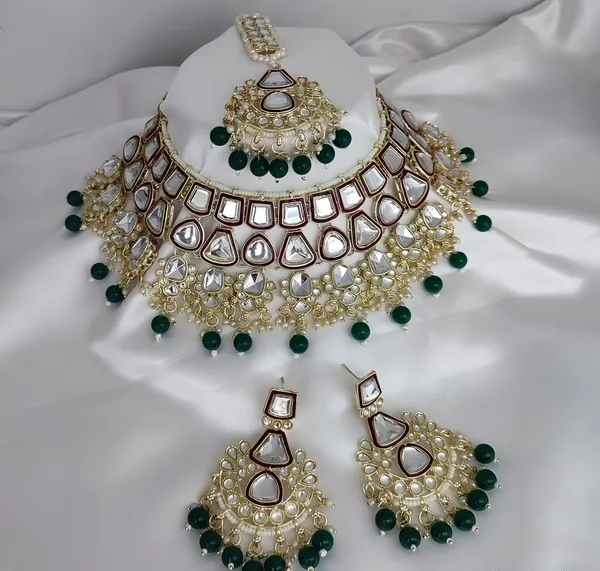 Stylish_Kundan_Choker_Traditional_Bridal_Necklace_Jewellery
